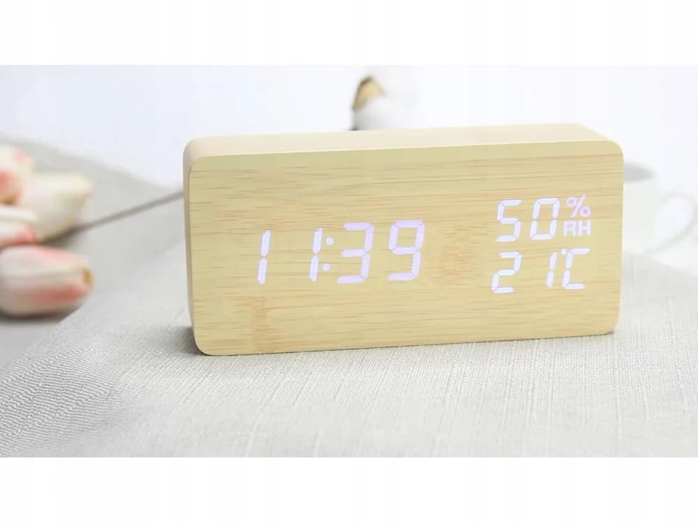 Elektronický budík s teploměrem a vlhkoměrem VERK - USB - dřevěný dekor - náhled 3