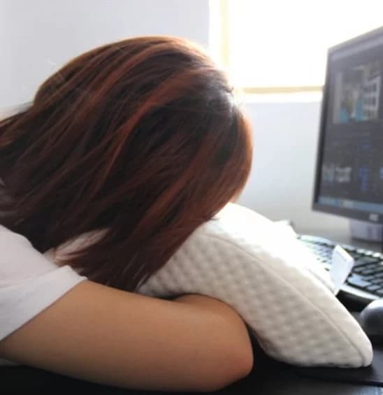 Ergonomický polštář s prostorem pro ruku - náhled 4
